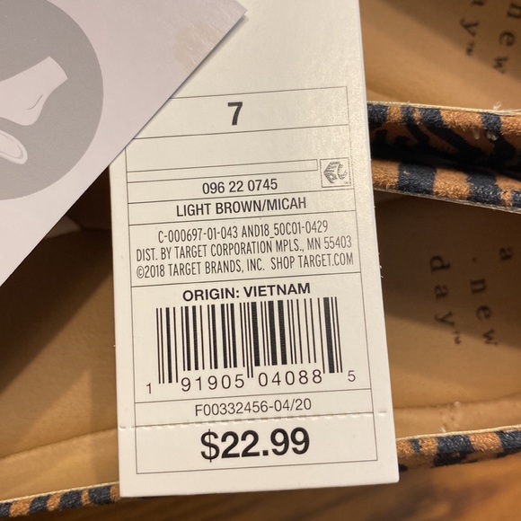 A new day - light brown/Micah tiger print flats with memory foam cushioning - Picture 9 of 10